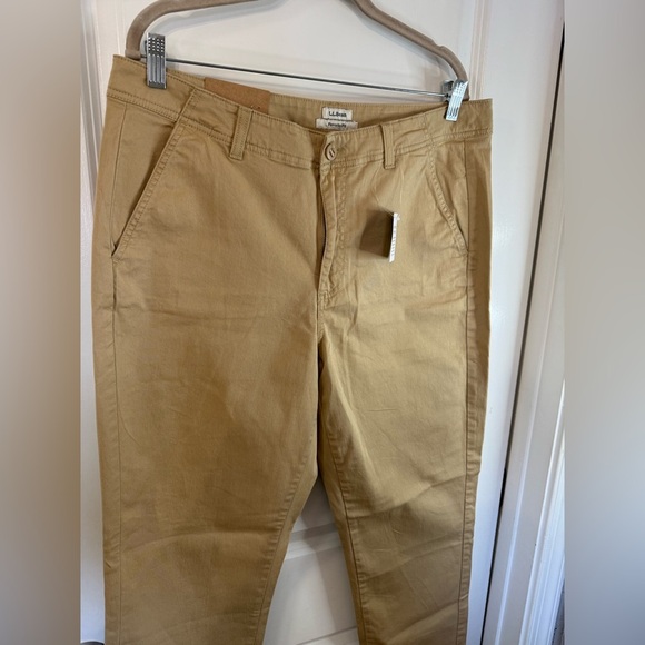 NWT L.L. Bean Women’s Khaki Favorite Fit Pants - Size 14 - Picture 2 of 9
